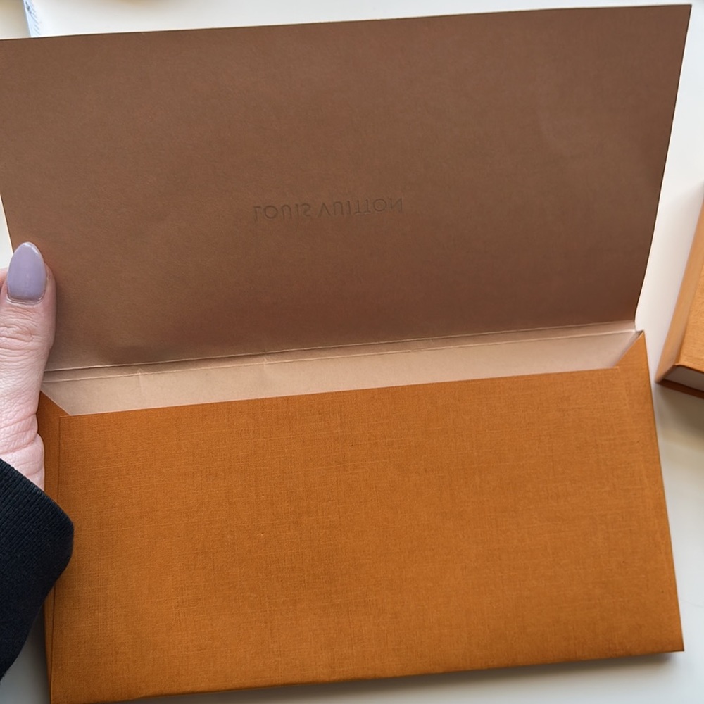 Louis Vuitton EMPTY Gift Set: Box, Envelope, Card, and Ribbon - Picture 3 of 9